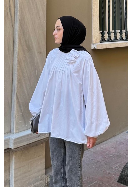 Çiçek Detaylı Nervür Bluz Beyaz