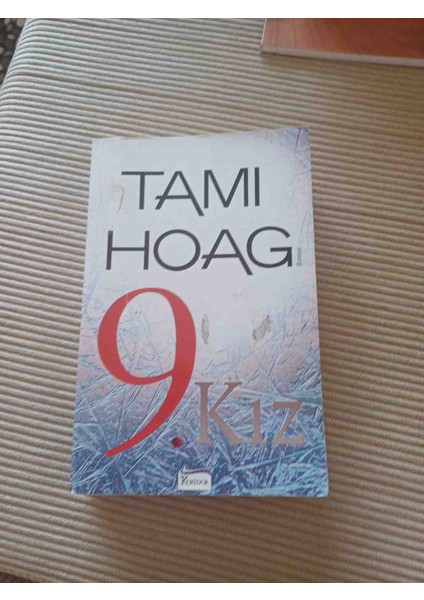 9. Kız Tamı Hoag 9,kız 496 Sayfa 2016 Basımı 2,el Kitap Cok Temiz Durumdadir Kunye Sayfasinda Isim Yaziyor Harici Cok Temiz