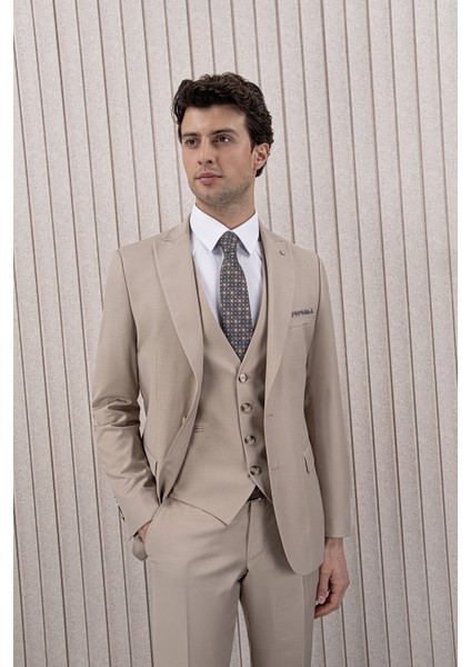 Erkek Slim Fit Sivri Yaka Yelekli Takım Elbise