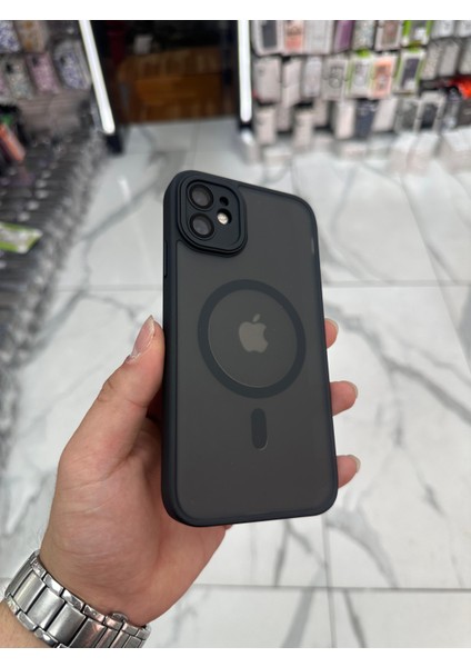 iPhone 11 Kamera Korumalı Kılıf Magsafe Özellikli Mat Tank Koruyucu Kılıf - Siyah fırsatları