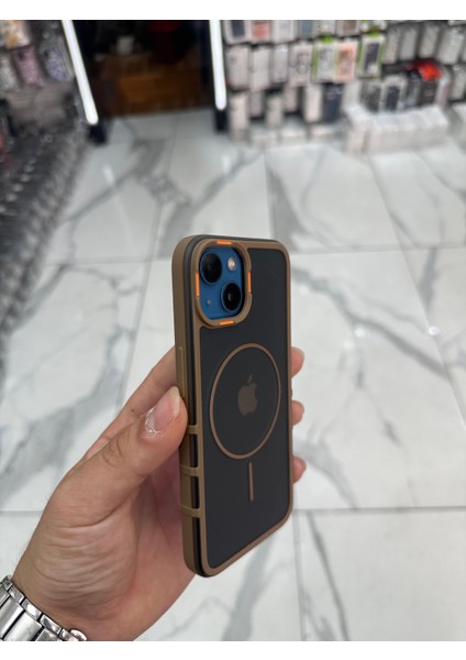 iPhone 13 Karbon Kılıf Tank Magsafe Özellikli Dokulu Buzlu Korumalı Kılıf - Kahverengi