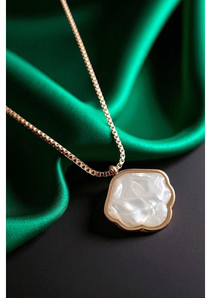 Lina Tia Kadın Çelik Kalın Köşeli Zincir Su Yolu Altın Kaplama Taşlı Yaprak Figürlü Tasarım Kolye