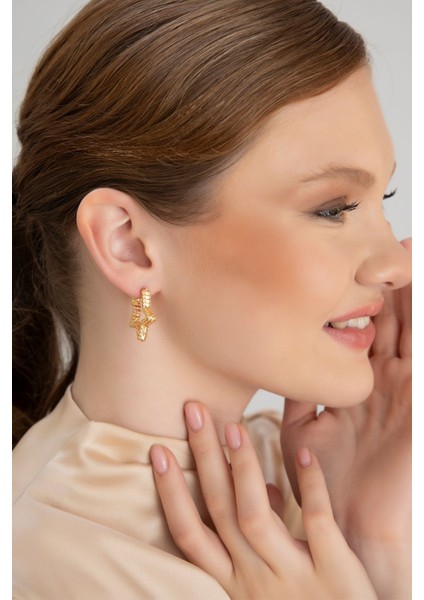 Lina Tia Kadın Parıltılı Yıldız Model Altın Renk Lak Kaplama Günlük Stil Abiye Elbise Bluz Kombin Küpe modelleri