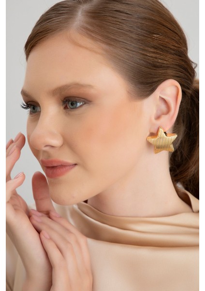 Lina Tia Kadın Çizgi Doku Tasarımlı Yıldız Model Altın Renk Lak Kaplama Günlük Abiye Elbise Bluz Kombin Küpe fırsatları