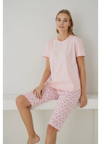 Kadın Süprem Kumaş Kısa Kollu Kapri Pembe Pijama Takımı – 2553
