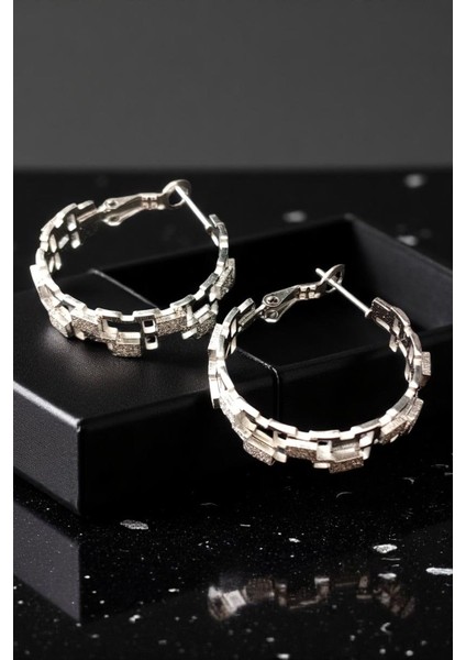 Kadın Çelik Gümüş Kaplama Kare Kabartma Desenli Tasarım Model Günlük Kombin Küpe fiyatları