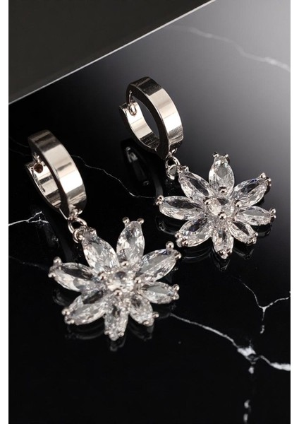 Kadın Çelik Gümüş Kaplama Zirkon Taşlı Büyük Çiçek Temalı Halka Klipsli Sallantılı Model Küpe