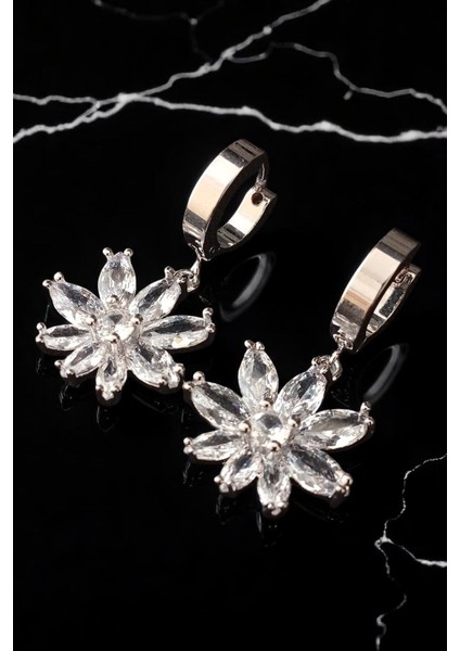Kadın Çelik Gümüş Kaplama Zirkon Taşlı Büyük Çiçek Temalı Halka Klipsli Sallantılı Model Küpe fiyatları