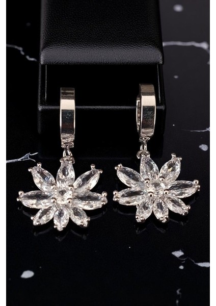 Kadın Çelik Gümüş Kaplama Zirkon Taşlı Büyük Çiçek Temalı Halka Klipsli Sallantılı Model Küpe modelleri