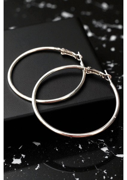 Kadın Çelik Gümüş Kaplama Orta Boy Ince Dairesel Halka Formlu Çember Model Günlük Kombin Küpe