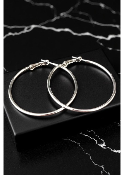 Kadın Çelik Gümüş Kaplama Orta Boy Ince Dairesel Halka Formlu Çember Model Günlük Kombin Küpe modelleri