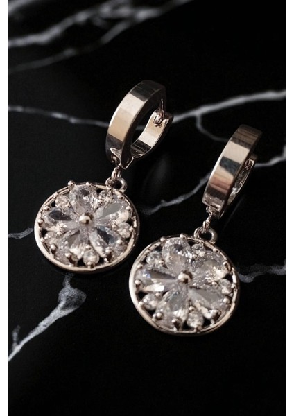 Kadın Çelik Gümüş Kaplama Zirkon Taşlı Halka Klipsli Çiçek Motifli Sallantılı Model Kombin Küpe fiyatları