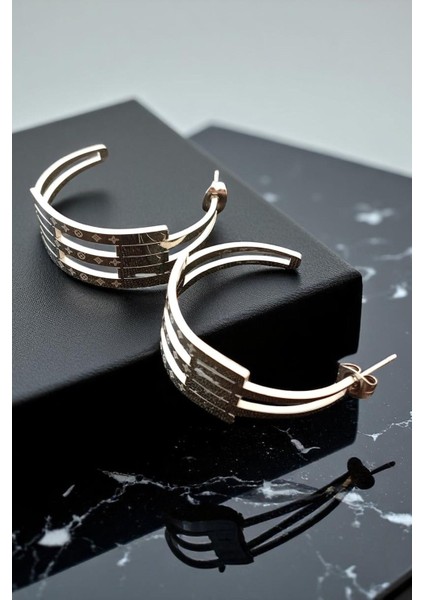 Kadın Çelik Gümüş Kaplama Yarım Daire Desenli Tasarım Model Günlük Kombin Küpe fiyatları