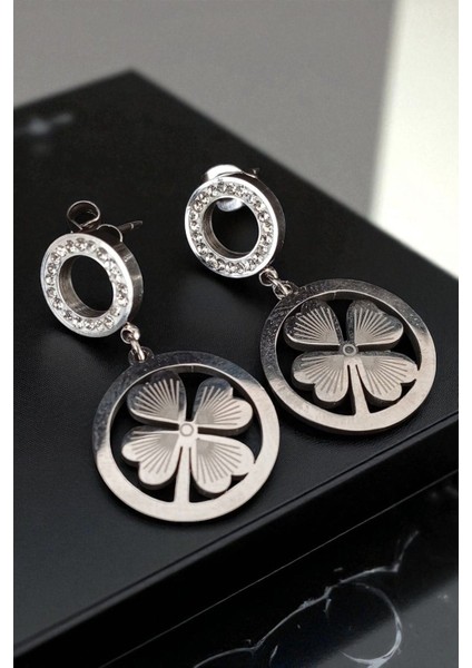 Kadın Çelik Gümüş Kaplama Zirkon Taşlı Dört Yaprak Halka Yonca Sallantılı Tasarım Model Kombin Küpe