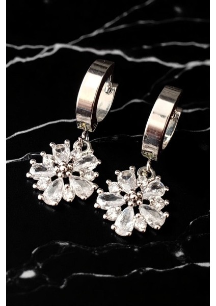 Kadın Çelik Gümüş Kaplama Zirkon Taşlı Minimal Çiçek Temalı Sallantılı Halka Klipsli Model Küpe fiyatları