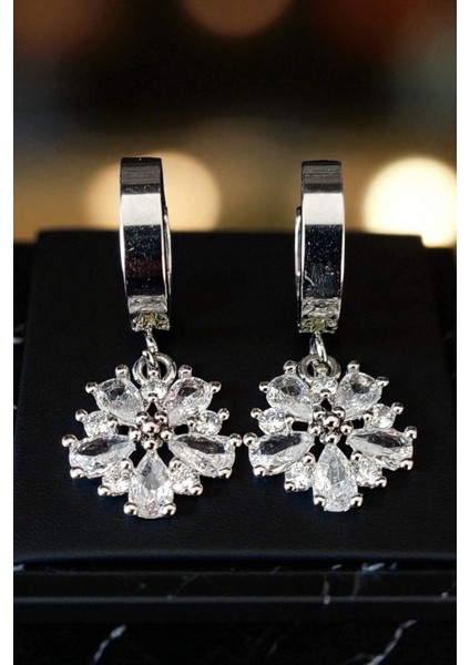 Kadın Çelik Gümüş Kaplama Zirkon Taşlı Minimal Çiçek Temalı Sallantılı Halka Klipsli Model Küpe modelleri