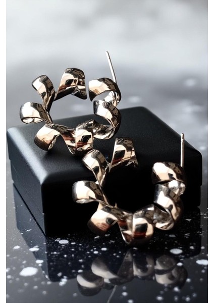 Kadın Çelik Gümüş Kaplama Spiral Şeritli Tasarım Model Günlük Kombin Küpe