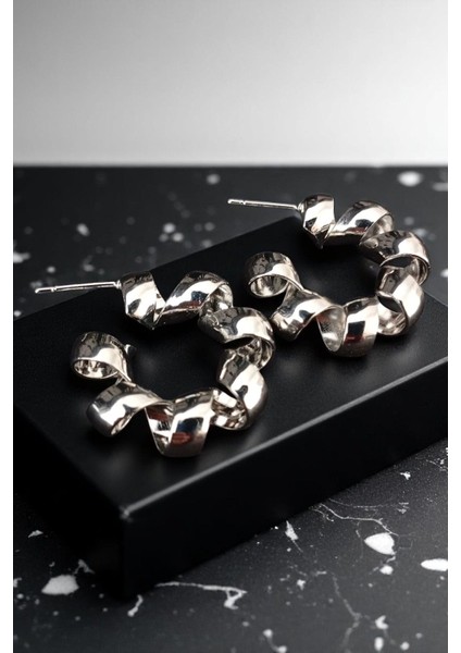 Kadın Çelik Gümüş Kaplama Spiral Şeritli Tasarım Model Günlük Kombin Küpe fiyatları