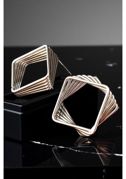 Kadın Çelik Gümüş Kaplama Kare Spiral Büküm Katman Desenli Tasarım Model Günlük Kombin Küpe fiyatları