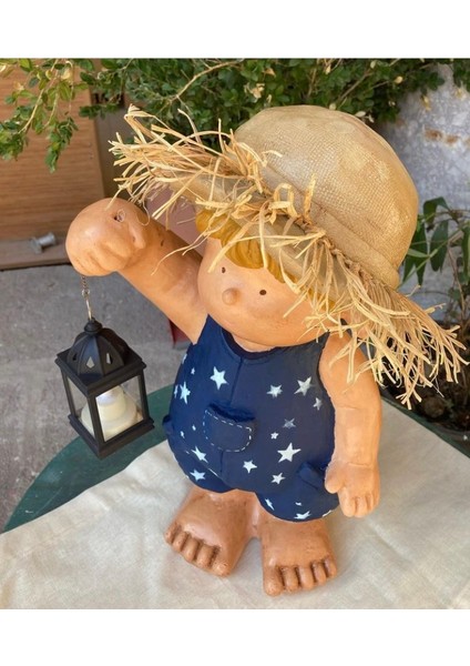 Tombik Fenerli Erkek Cocuk Bahçe