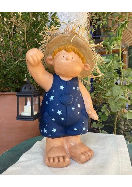 Tombik Fenerli Erkek Cocuk Bahçe