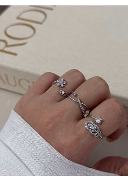 Üçlü Gümüş Renk Ayarlanabilir Yüzük Seti – Zarif Taşlı ve Çiçek Detaylı Tasarım modelleri