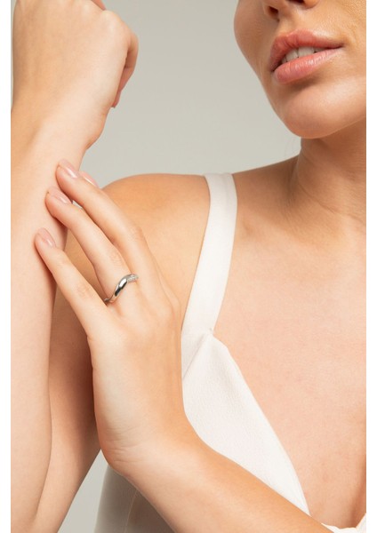 Kadın Dalgalı Tasarım Model Çelik Zirkon Taşlı Gümüş Kaplama Ayarlanabilir Pırlanta Işıltılı Yüzük