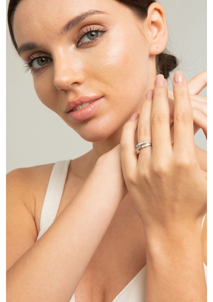 Kadın Paralel Şerit Tasarımlı Model Çelik Zirkon Taşlı Gümüş Kaplama Ayarlanabilir Işıltılı Yüzük