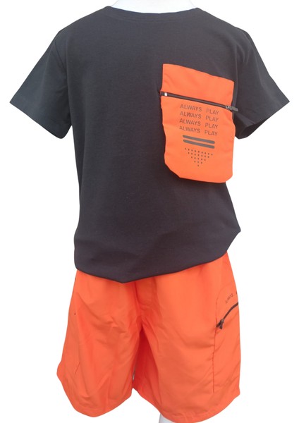 Erkek Çocuk İkili Takım Torba Cepli Siyah T-Shirt Deniz Kullanımına Uygun Cepli Turuncu Şort