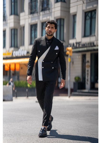 Kırlangıç Yaka Özel Tasarım Slim Fit Takım Elbise fırsatları