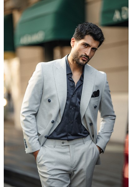 Özel Tasarım Çizgi Detaylı Kruvaze Takım Elbise