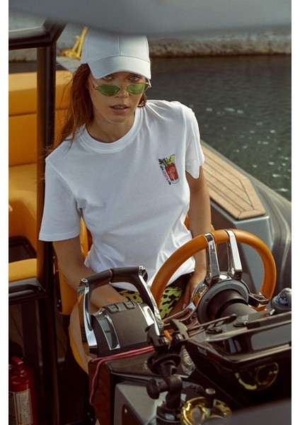 Bloody Mary Unisex T-Shirt fırsatları