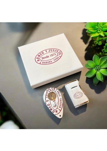 Romeo Y Julieta Humidor Çakmak ve Kesici Puro Seti Beyaz CIGARSETR310.76 fırsatları