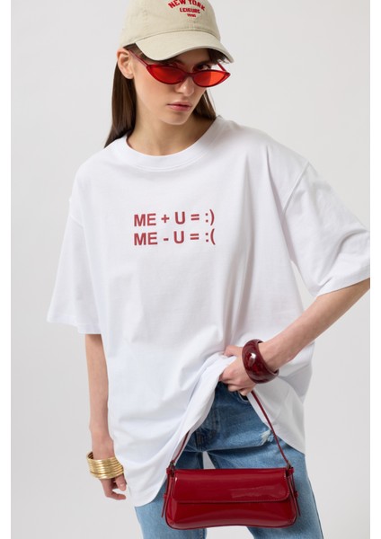Kabartma Baskılı Beyaz T-Shirt modelleri