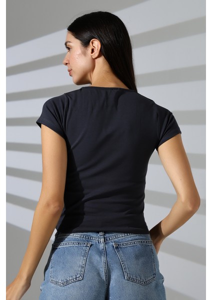 Kare Yaka Likralı Ribana Kumaş Kadın T-Shirt 21804 Füme fırsatları