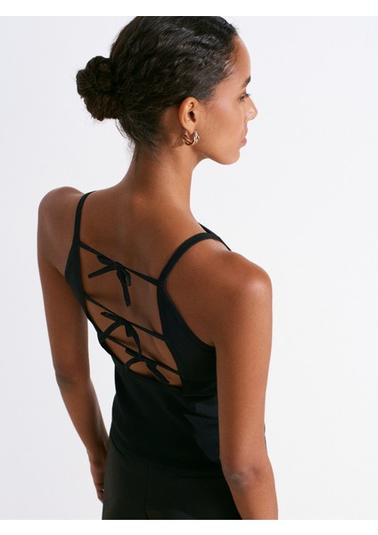 10772 Askılı Fiyonk Detaylı Triko Bluz-Siyah modelleri