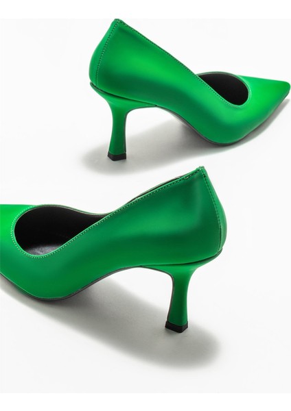 Yeşil Kadın Stiletto fırsatları