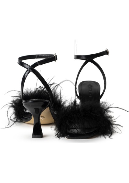 Diva Tüylü Siyah Kadeh Topuklu Ayakkabı
