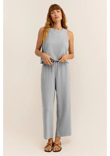 Kadın Müslin Bluz & Pantolon Takımı – Oval Yaka, %100 Pamuk 2 Kat Müslin Kumaş – Hafif, Nefes Alabilen ve Konforlu Yapısıyla Plaj, Tekne ve Günlük Kullanım Için Mükemmel Yaz Seti