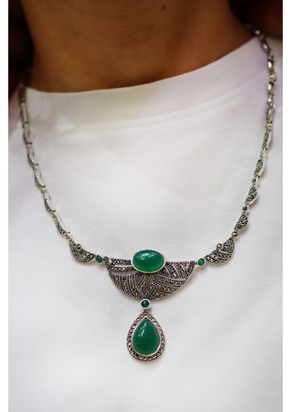 Zümrüt Taşlı Sallantılı Damla Model Markazit Taşlı Gümüş Kadın Gerdanlık 201024275 fiyatları