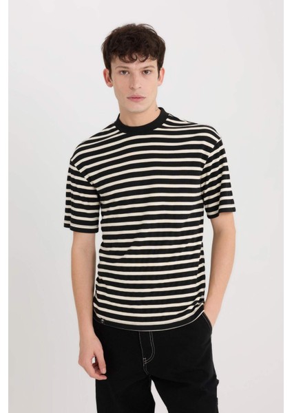 Boxy Fit Bisiklet Yaka Çizgili Kısa Kollu Ağır Kumaş Tişört B5910AX25SP indirimleri