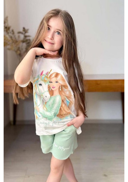 Kız Çocuk Üzeri Digital Bebek ve At Baskılı Penye T-Shirt Yeşil Şortlu Takım modelleri