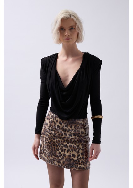 Vatkalı Degaje Yaka Siyah Bodysuit modelleri