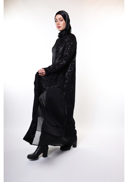 Jessica Kumaş Siyah Desenli Şık Abaya – Tesettür Moda (Sadece Abaya)