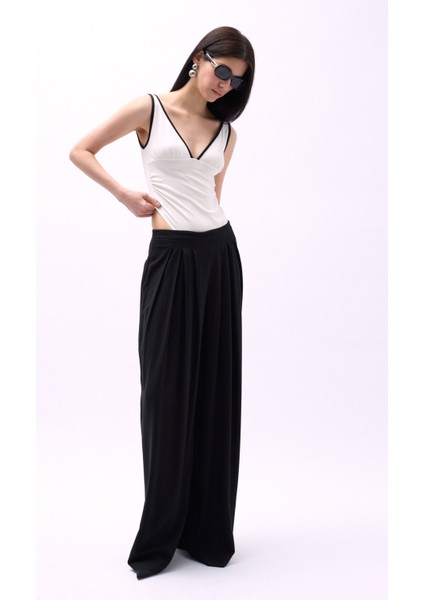 V Yaka Biye Detay Beyaz Bodysuit fiyatları