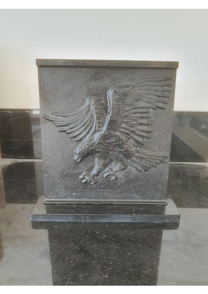 Siyah Granit Dekoratif Kabartmalı Kartal Figürü