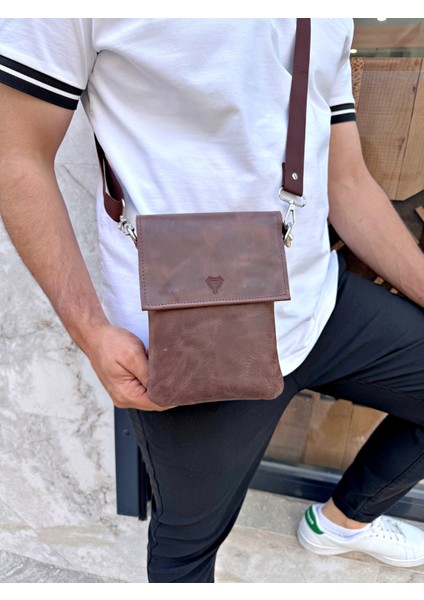 Hakiki Deri Kapaklı Postacı Çantası – Şık ve Retro Tasarım, Günlük Kullanıma Uygun