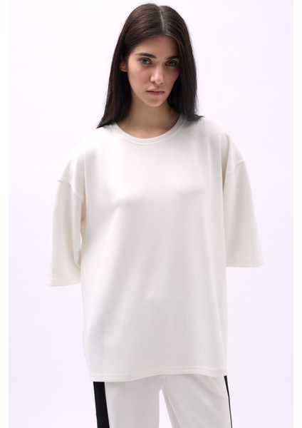 Bisiklet Yaka Oversize Beyaz T-Shirt indirimleri