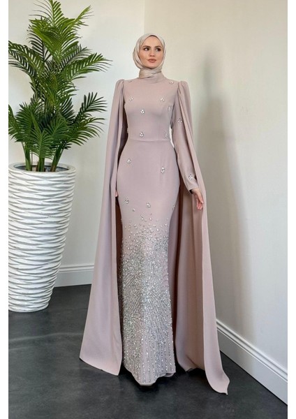 Farah Kolları Pelerinli Abiye Bej Krep Kumaş Zarif Tasarım Kadın Elbise