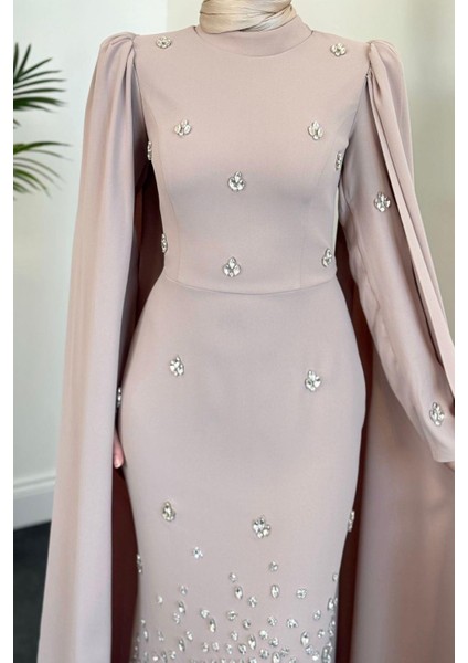 Farah Kolları Pelerinli Abiye Bej Krep Kumaş Zarif Tasarım Kadın Elbise modelleri